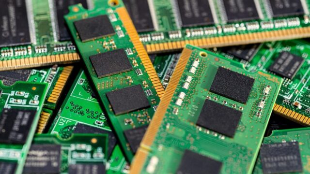 Carenza di memoria e aumento dei prezzi nel settore tecnologico