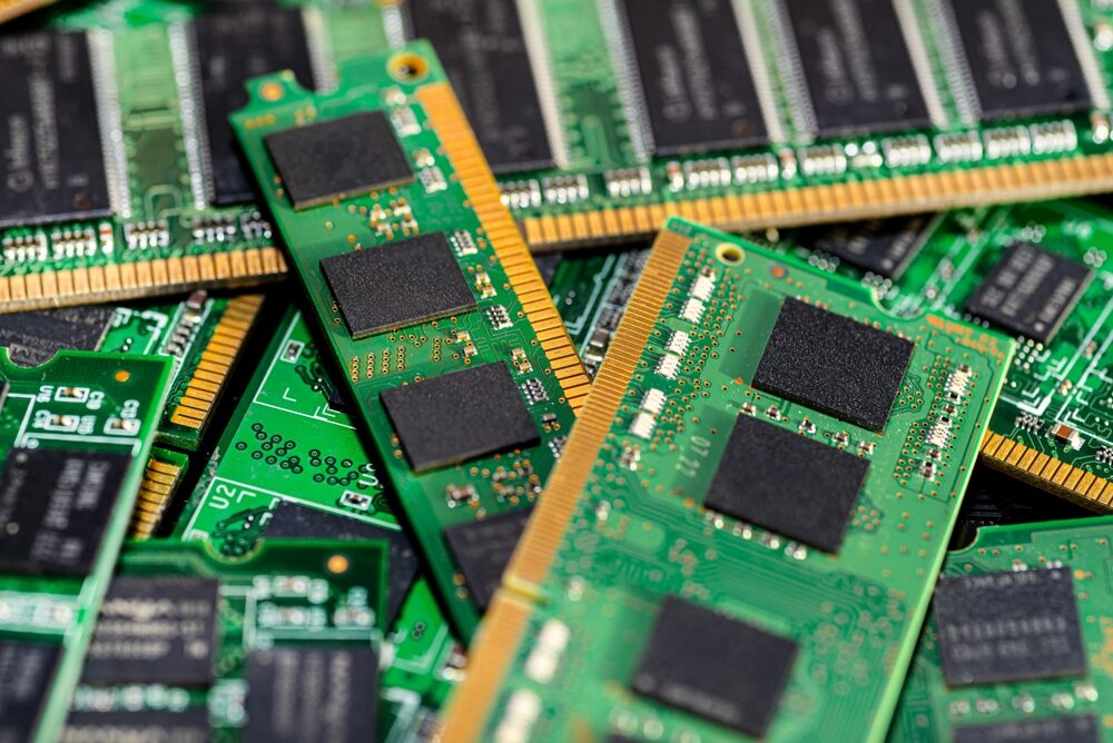 Carenza di memoria e aumento dei prezzi nel settore tecnologico